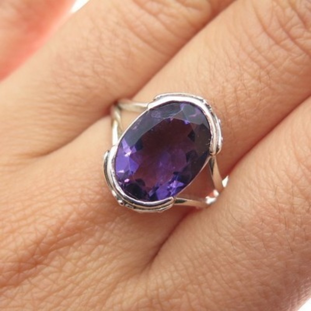 Source Unknown Silver Ring with Deep Purple Oval Gem